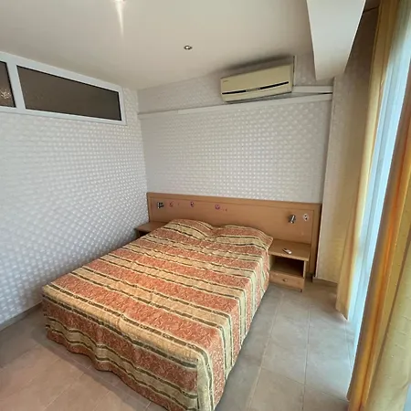 Two-bedroom In Miramar Complex Napospart